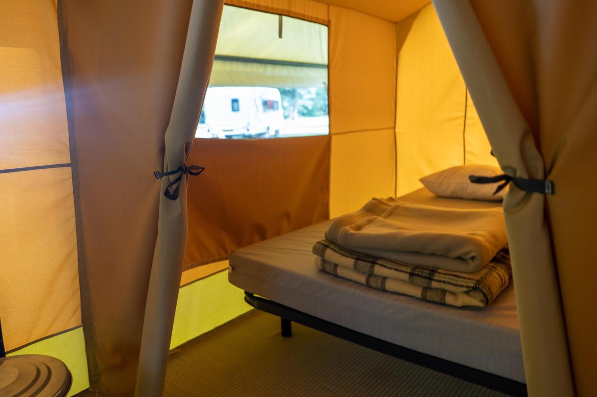 Camping Onlycamp Les Vailhes Lodeve Room photo